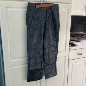 David Paul, New York size 12 NWOT faux leather black print